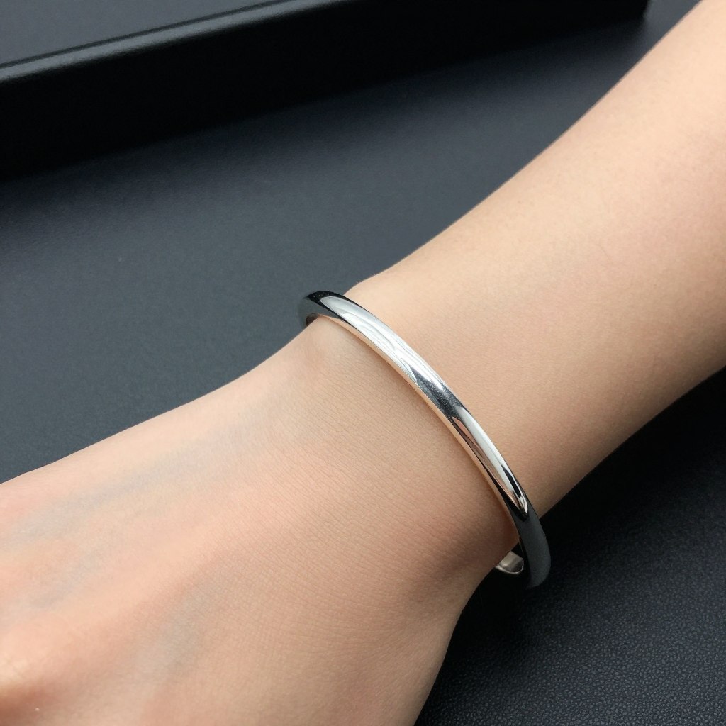 Bransoletka bangle do czarnej sukienki Bransoletka bangle do czarnej sukienki