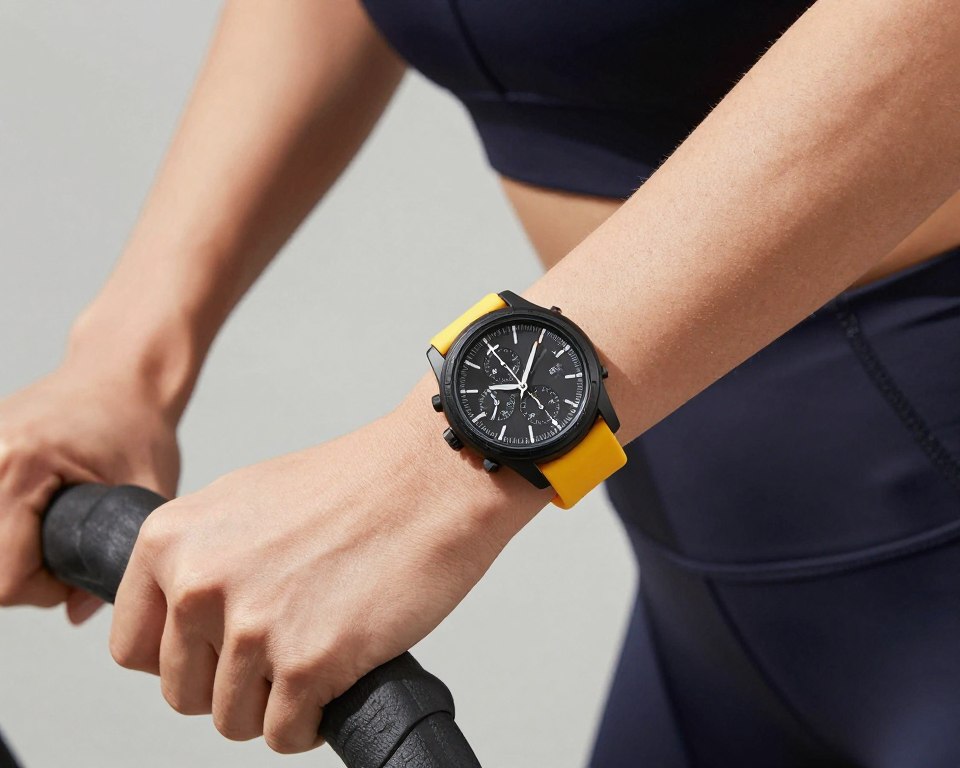 Sportowy zegarek damski z silikonowym paskiem podczas treningu