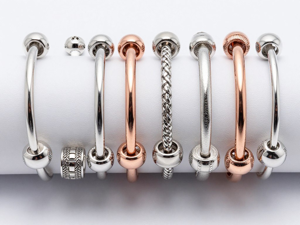 bransoletki essence z charmsami w różnych wykończeniach