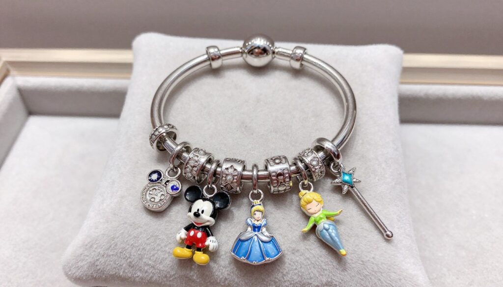 pandora bransoletka disney z zawieszkami