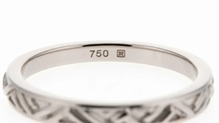 Złoto próby 750 z oznaczeniem 750 i symbolami probierschymi na białym tle